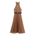 Bruine polka dot halter geplooide midi-jurk met donkerbruine riem op witte achtergrond - XS / Bruin