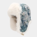 Detalle del gorro de aviador floral con forro de piel sintética blanca y botón - Flores Frescas Azul-Verde (Color 2#)