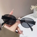 Schwarze ovale Sonnenbrille mit glänzendem Rahmen und dunkelgrauen Gläsern für Damen - Schwarzer Rahmen Graue Gläser