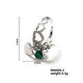 Detail van zilveren hartring van 2,4 cm met groene edelsteen en heldere zirkonen - Verstelbaar Open / Zilver Groen Hartstijl (R00094-3)