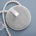 Dischetto struccante rotondo in fibra di carbone di bambù grigio con asola per appendere - Verde
