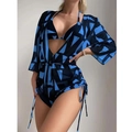 Dreiteiliges Bikini-Set mit bedruckten Tunnelzug-Shorts und passendem Mesh-Strand-Cover-up - S / Blau Schwarz Geometrisch