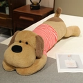 Grand oreiller en peluche chien couché avec t-shirt à rayures rouges et blanches pour dormir - Fourrure de Lapin Brun Clair à Rayures Rouges