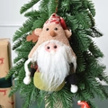 Babbo Natale e renna in peluche fatti a mano appesi a un ramo di albero di Natale - Babbo Natale con Cappello da Cervo / Altezza 17cm