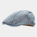 Detail van een gewassen denim platte pet met oranje stiksels en metalen gesp - Verstelbaar / Lichtblauw