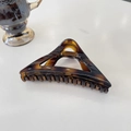 Detail of amber tortoiseshell hair claw clip with transparent gradient and metal spring - 11.5cm (Large) / Glossy Light Tortoise