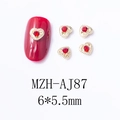 Vue détaillée des bijoux d'ongles cœur rouge 6x5,5 mm avec bordure dorée - Cœur Taille Gemme (AJ87)