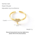Detailweergave van de 8mm hartvormige 18K vergulde roestvrijstalen verstelbare ring met kristal - Verstelbaar Open / Goud