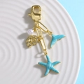 Llavero de estrella de mar y cola de ballena chapado en oro con esmalte azul - Verde