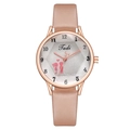 Montre tendance pour femme avec boîtier or rose, bracelet cuir rose et cadran hexagonal - Beige