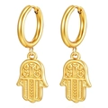 Dettaglio di orecchini a cerchio in acciaio inossidabile placcato oro 18K con mano di Fatima - Stile Hamsa / Oro