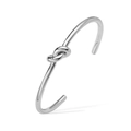 Vista dettagliata del bracciale a fascia con nodo argento lucido dal design minimalista - Argento