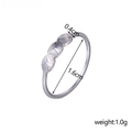 Dettaglio anello argento con diametro interno 1,6cm e dischi con motivo a raggiera - Stile con Motivo a Tre Cerchi Argento (XB48120A6)