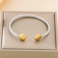 Bracciale rigido bicolore in acciaio inossidabile placcato oro 18K con design a treccia - Stile Terminale Ovale Intrecciato Bicolore Oro Argento (KB179570-TSC)