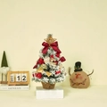 Mini snow-flocked Christmas tree with red bows, golden stars, and burlap base - 45cm Red With LED Lights