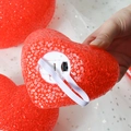 Rote herzförmige LED-Lampe mit Kristallstruktur und elastischem Halteband - 8cm mit Gummiband / Rot