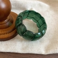 Detail of dark green acrylic stretch bracelet with sparkling glitter finish and square tiles - Elastic Segmented Bracelet (16#) / Dark Green (With Glitter)