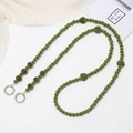 Detalle de la correa de teléfono con cuentas de corazón de felpa verde y hebillas - Bandolera de Corazón de Felpa-Verde