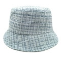 Vue détaillée de la texture en tweed bleu et blanc du tissu d'un chapeau bob - M (56-58cm) / Bleu clair
