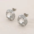 Pendientes ovalados de acero plateado con piedra central redonda y halo de circonitas - Estilo de Diamantes de Imitación en Color Acero (KE114279-KFC)
