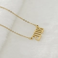 Collier année de naissance 2008 en acier inoxydable 18K doré sur fond en peluche blanc - 2018
