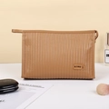 Camel kleurige gewatteerde PU-lederen make-up tas met verticale stiksels en rits - Enkele Handtas / koffiekleur
