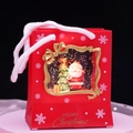 Rote Weihnachtsmann-Geschenktütenlaterne mit leuchtender Szene und Schriftzug - Handtaschen-Stil Weihnachtsmann und Baum