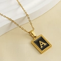 Collier en acier inoxydable plaqué or 18K avec pendentif carré émaillé noir et lettre A - Lettre A