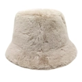 Dettaglio cappello alla pescatore in finta pelliccia beige con texture morbida e calda - M (56-58cm) / Beige