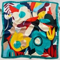 Foulard quadrato in seta con stampe floreali astratte e bordi verdi a contrasto - 70cm / Bordo Verde Floreale