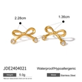 Goldene Edelstahlohrringe in Schleifenform mit herzförmigem Zirkoniastein - Schleifen-Ohrstecker (JDE2404021)