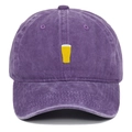 Détail de la casquette en coton délavé violet avec broderie de chope de bière - Violet