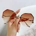 Gafas de sol oversize sin montura con lentes marrones degradados y patillas doradas - Degradado Marrón