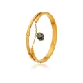 Dettaglio del bracciale in acciaio inossidabile dorato con pietra verde e zirconi - Stile Pendente in Pietra Naturale Grigio Rosso (Z307)