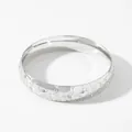 Brazalete de acero plateado con grabados florales y detalles de circonita brillante - Estilo Plateado Floral de 14mm (SP1165)