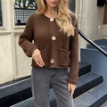Dunkelbraune Strickjacke mit großen Goldknöpfen und zwei Taschen für Damen - S / Kaffeebraun