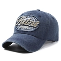 Gorra de béisbol de mezclilla azul oscuro lavado con parches bordados y efecto desgastado - Ajustable / Azul marino