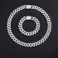 Vue détaillée de l'ensemble chaîne Cuban argentée sertie de cristaux sur cuir noir - Bracelet 8 pouces + Collier 18 pouces / Argenté