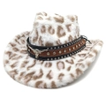 Dettaglio cappello cowboy leopardato con cintura borchiata e testa di toro in metallo - Parte Superiore a Cuore / Bianco
