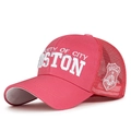 Cappellino trucker rosa vivace con ricamo Boston 3D bianco e retro in rete - Regolabile / Rosa scuro