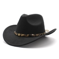 Zwarte wollen cowboyhoed met luipaardprint riem en gouden sterstuds op witte achtergrond - Zwart