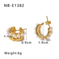 Pendientes vintage bañados en oro 18K en forma de C con textura de corazón y perlas - Estilo en C de Perla con Relieve de Patrón de Corazón (NB-E1382)