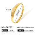 Detail van de gouden roestvrijstalen armband met schelpinleg en fonkelende kristallen - Sprankelende Rij Diamanten Stijl (NB-B6237)