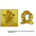 Detalle del estampado Van Gogh Girasoles en un pañuelo cuadrado de seda de 53cm - Girasoles de Van Gogh / 53cm x 53cm