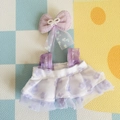 Lila-weißes Blumenpuppenkleid mit Netzschichten und passender Perlen-Schleifen-Haarnadel - Passend für 17cm Puppe / Lila Kleid mit Fünf-Blütenblatt-Muster + Lila Haarklammer