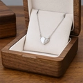 Collier élégant avec pendentif cœur en nacre et zircone dans un écrin de luxe en bois - 9074-argent