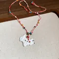 Kleurrijke kralenketting met Westie-hondenhanger aan rood-wit gevlochten koord - Rood Touw Witte Puppy (3#)