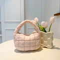 Elegante bolso de mano acolchado rosa con textura de nube suave y asa a juego - Rosa