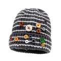 Bonnet en tricot rayé gris épais avec des boutons décoratifs colorés pour l'hiver - Gris (Rayé Gris et Blanc)