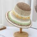 Cappello a secchiello in paglia all'uncinetto a righe multicolori, toni marroni - Cachi
